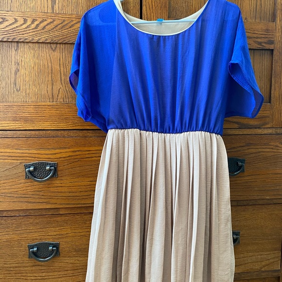 Blue/Cream Buttons dress with pleated skirt - Picture 1 of 2